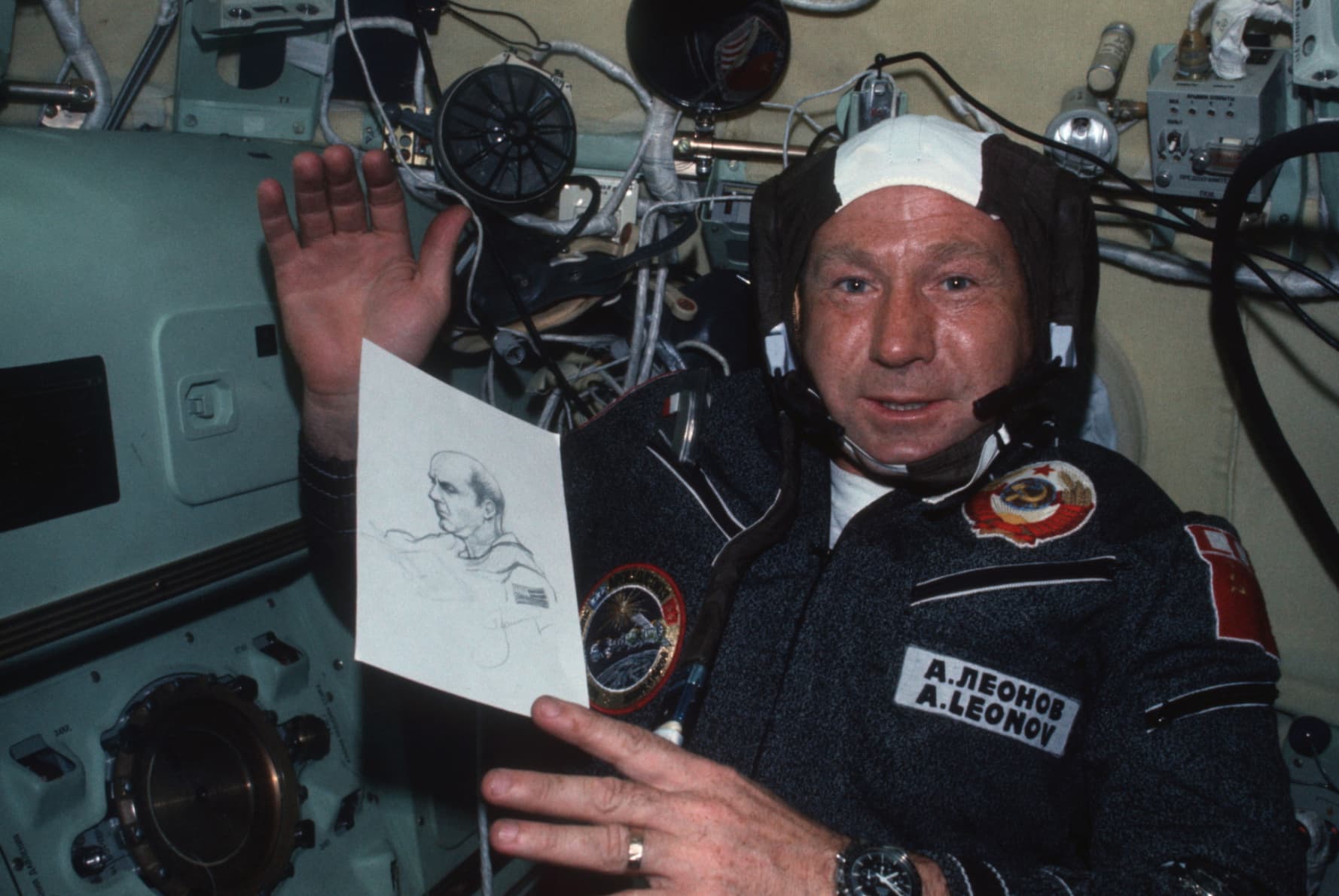 alexej leonov - 2487 . A.Leonov